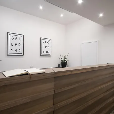 The Gallery 42 Πανσιόν